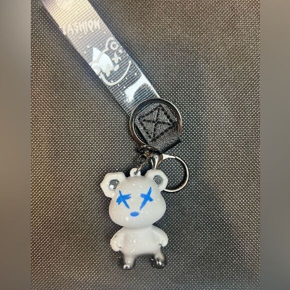 Gray Bear Keychain with Lanyard - Trendy Accessory - Picture 3 of 5